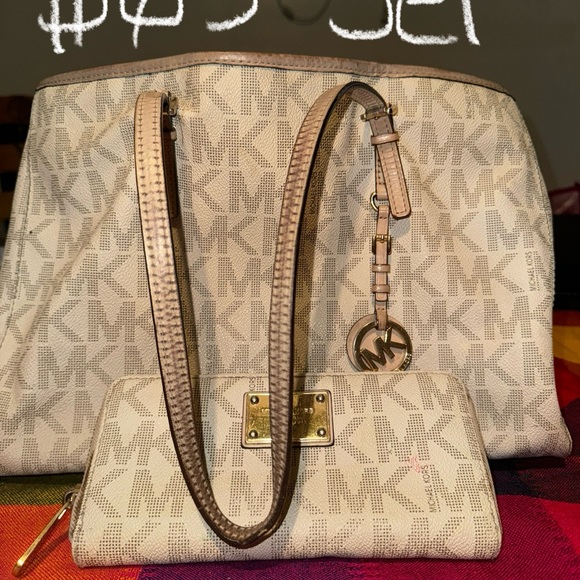 All ORIGINAL MICHAEL KORS make an offer - Picture 3 of 8